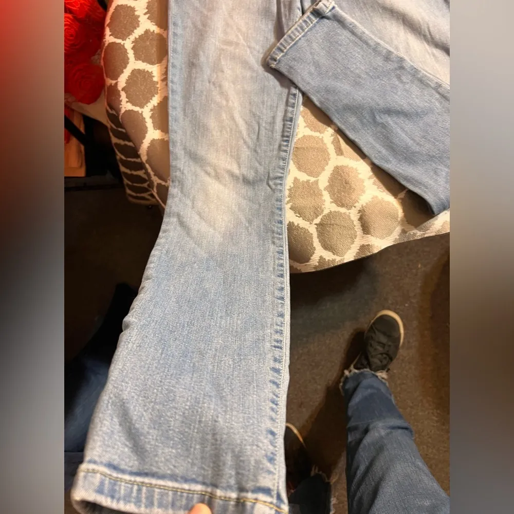 Joe’s Light Wash eco friendly denim, Vixen Ankle, sassy skinny ankle. Light wash - Image 5