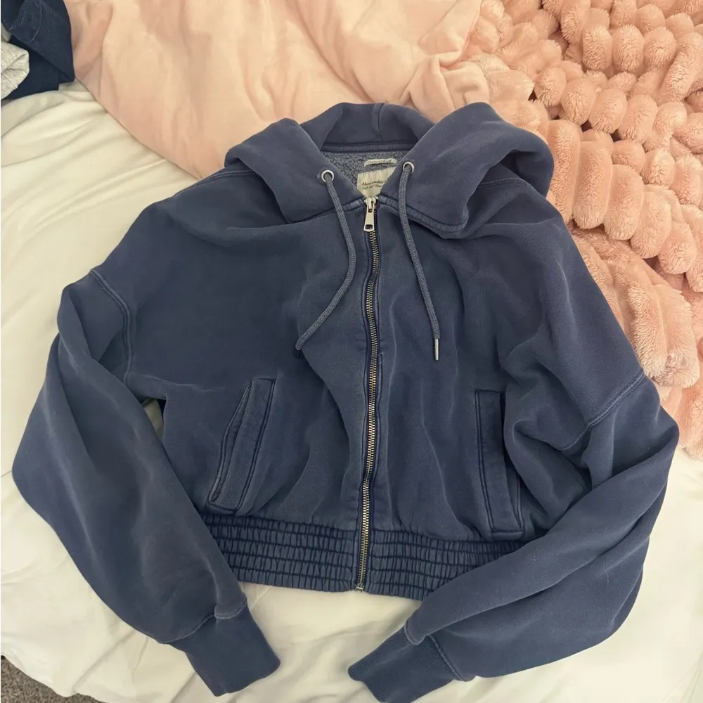 Abercrombie & Fitch Blue Cropped Hoodie Jacket with Hood - Image 3