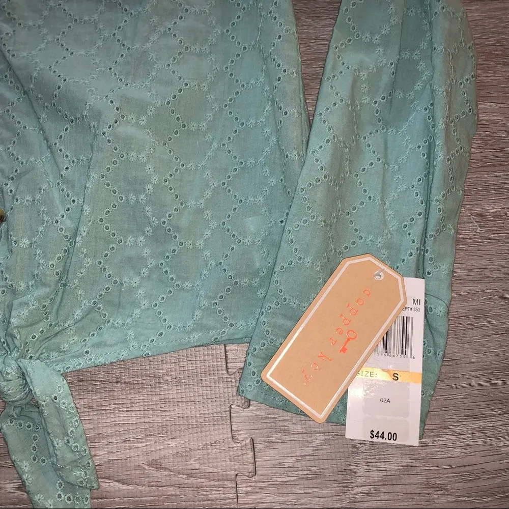 Copper Key light green eyelet button shirt tie - Image 3