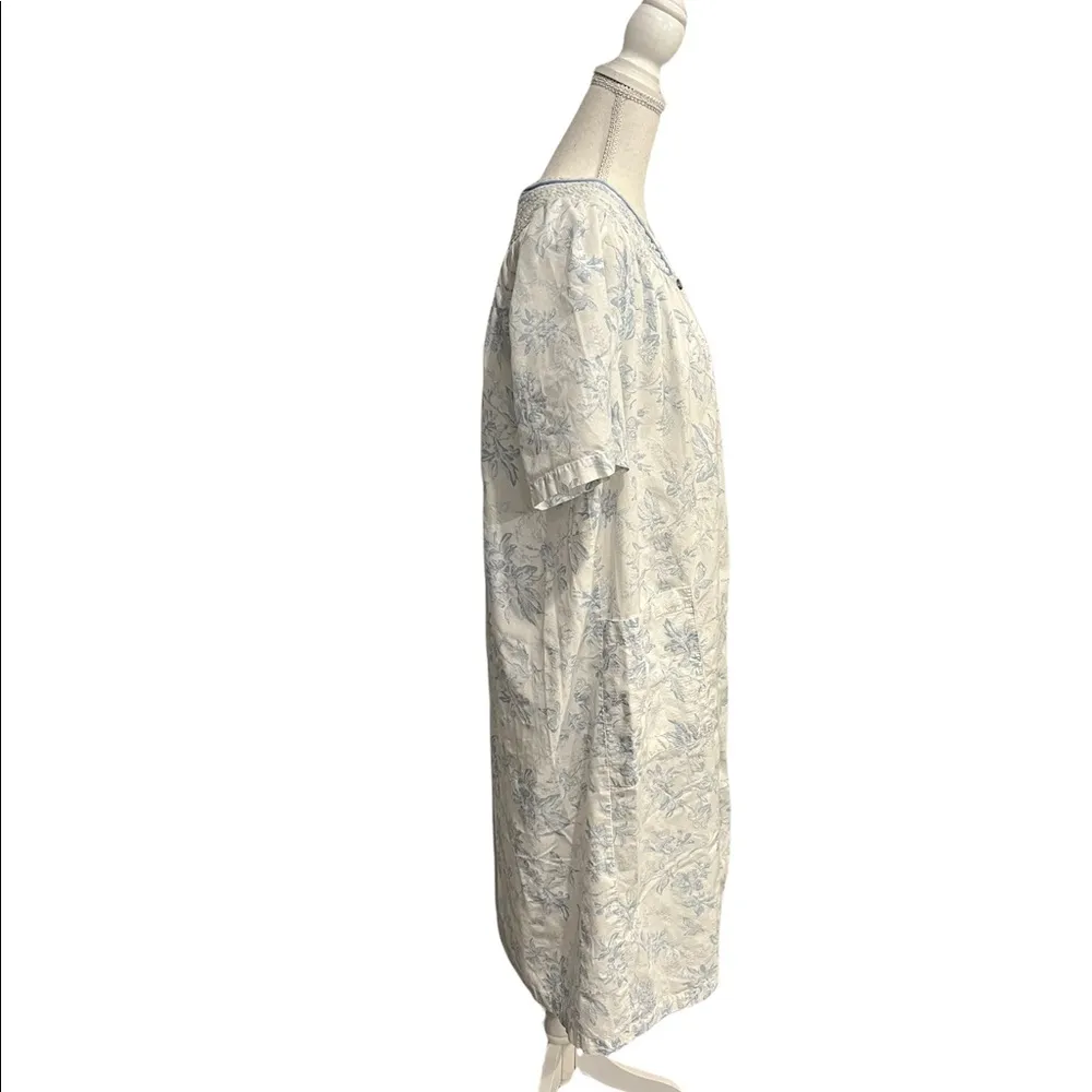 VTG Barbizon Floral Sleepwear/Housecoat White Size M - Image 3