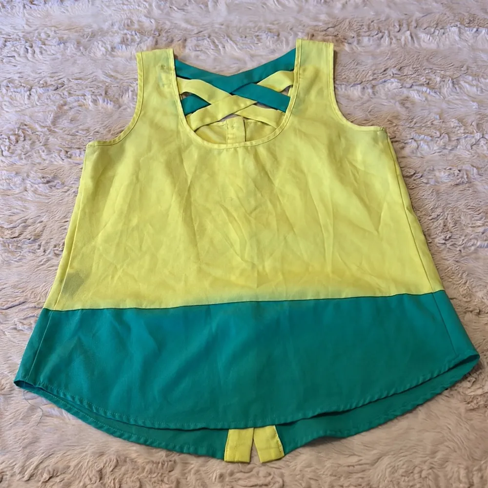 Cute size small blouse with cross cross on back - Image 9