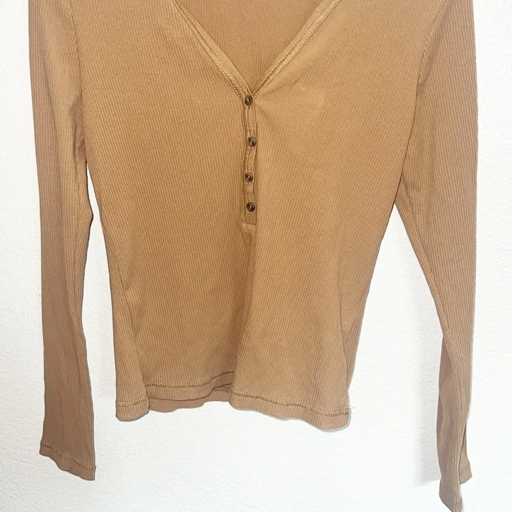 Old Navy Tan Ribbed Long Sleeve V Neck Top - Image 3