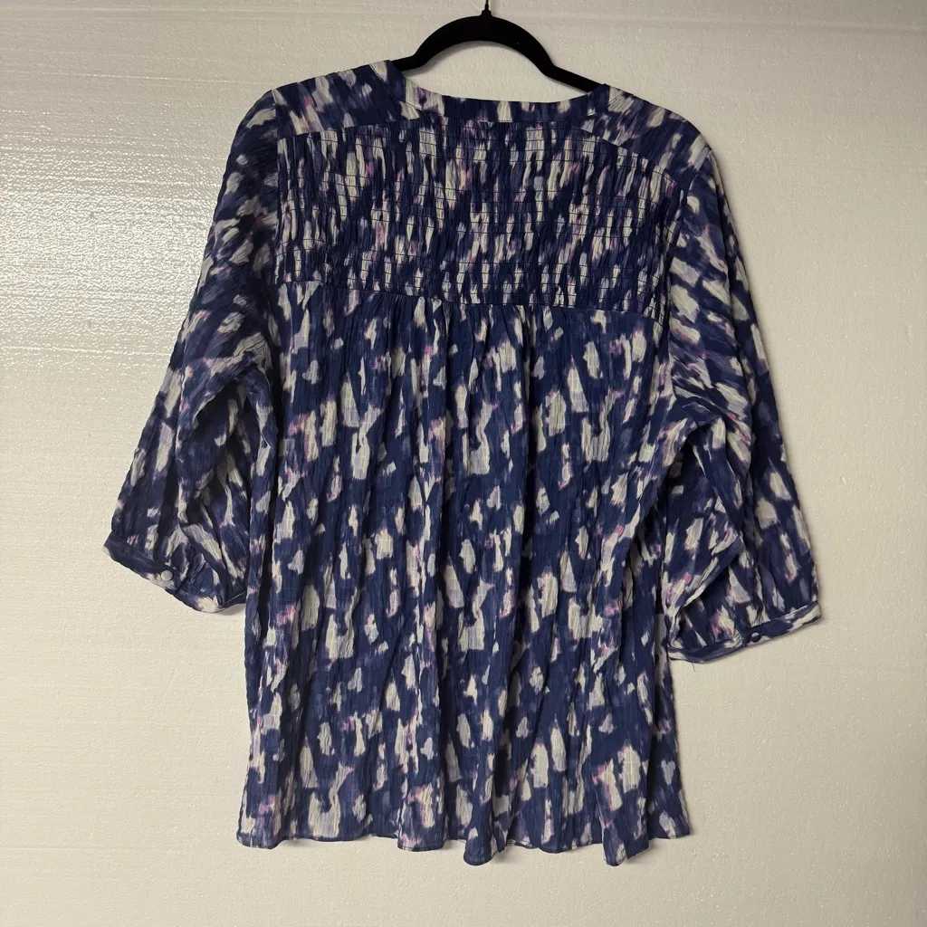 Rose + Olivia Women Y Neck Top 1X Purple Abstract Watercolor Button Front Flowy - Image 7