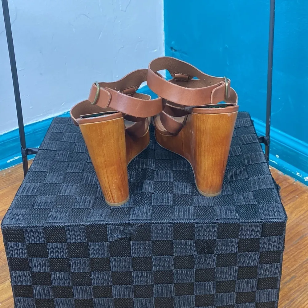 Lucky Brand Platform wedge sandals with ankle strap. Comfortable and versatile - Image 3