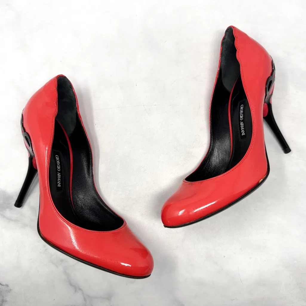 Giorgio Armani Patent Leather Ornate Filigree Pumps Heels Designer Coral Black - Image 2