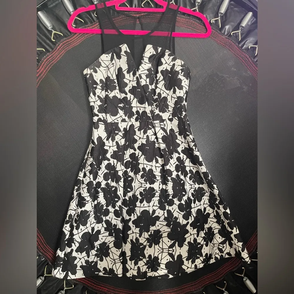 🩵NWOT BCBGENERATION Illusion Slit Back Overlay Flower Dress, Size 2 - Image 2