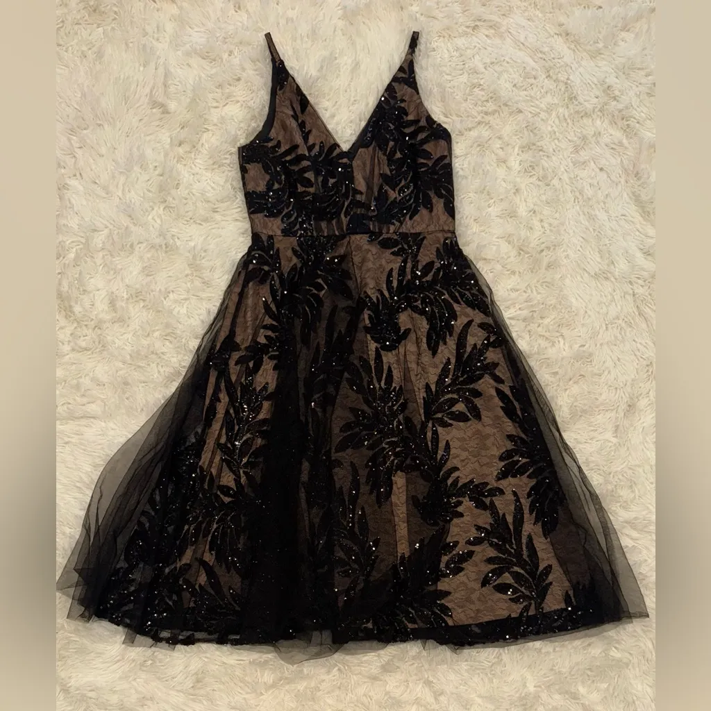 NEW Dress The Population Courtney Sequin Lace black and nude sz M Dress - Image 4