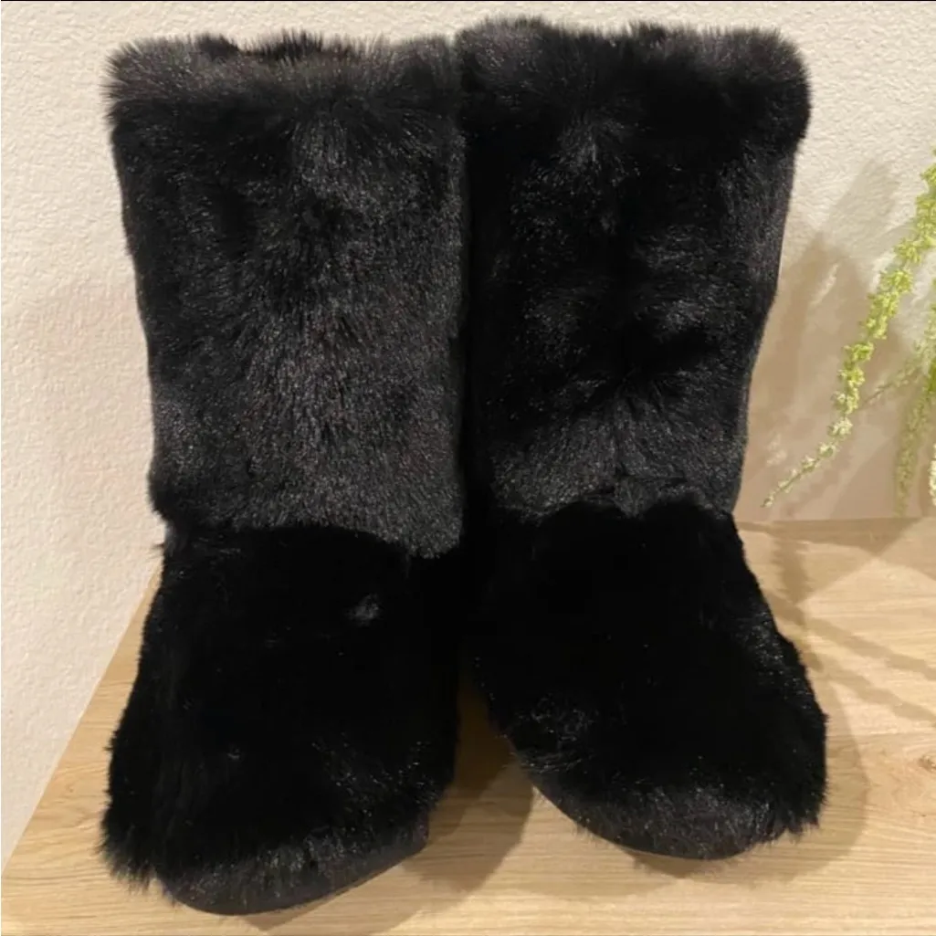 Lauren Conrad Black Faux Fur Slippers - Image 3