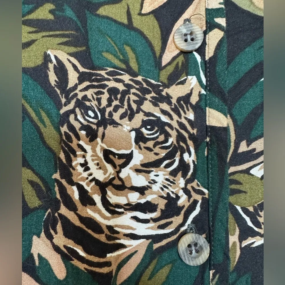Chaus vintage leopard button down shirt size medium - Image 2