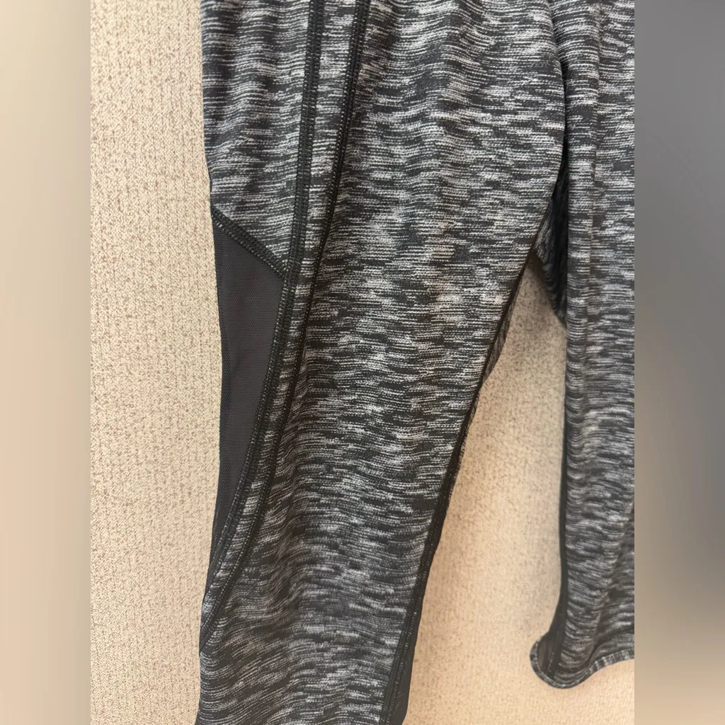 Lululemon Drop It Like It's Hot Crop Dramatic Static White Black Luxtreme Mesh 4 - Image 3