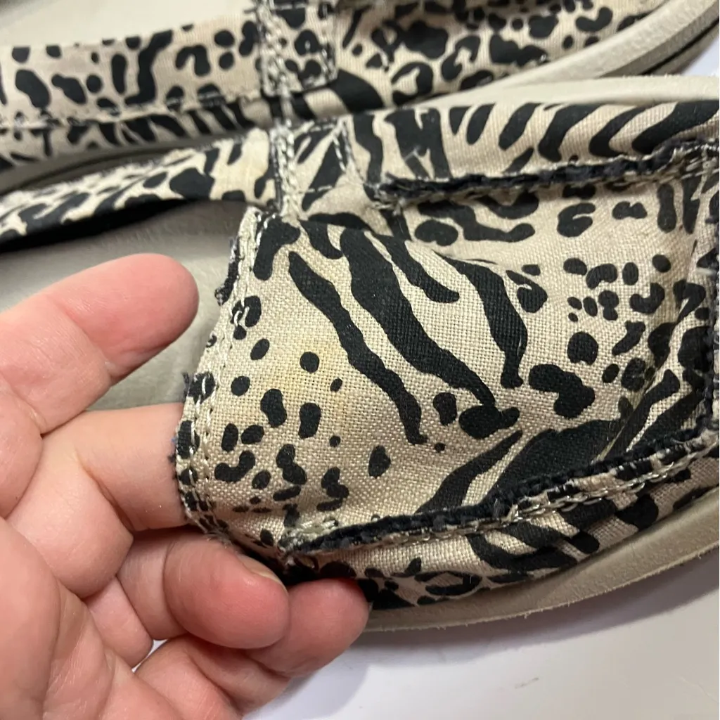Sanuk Shorty leppatyga animal print‎ slip on loafers women’s size 10 cream black - Image 4