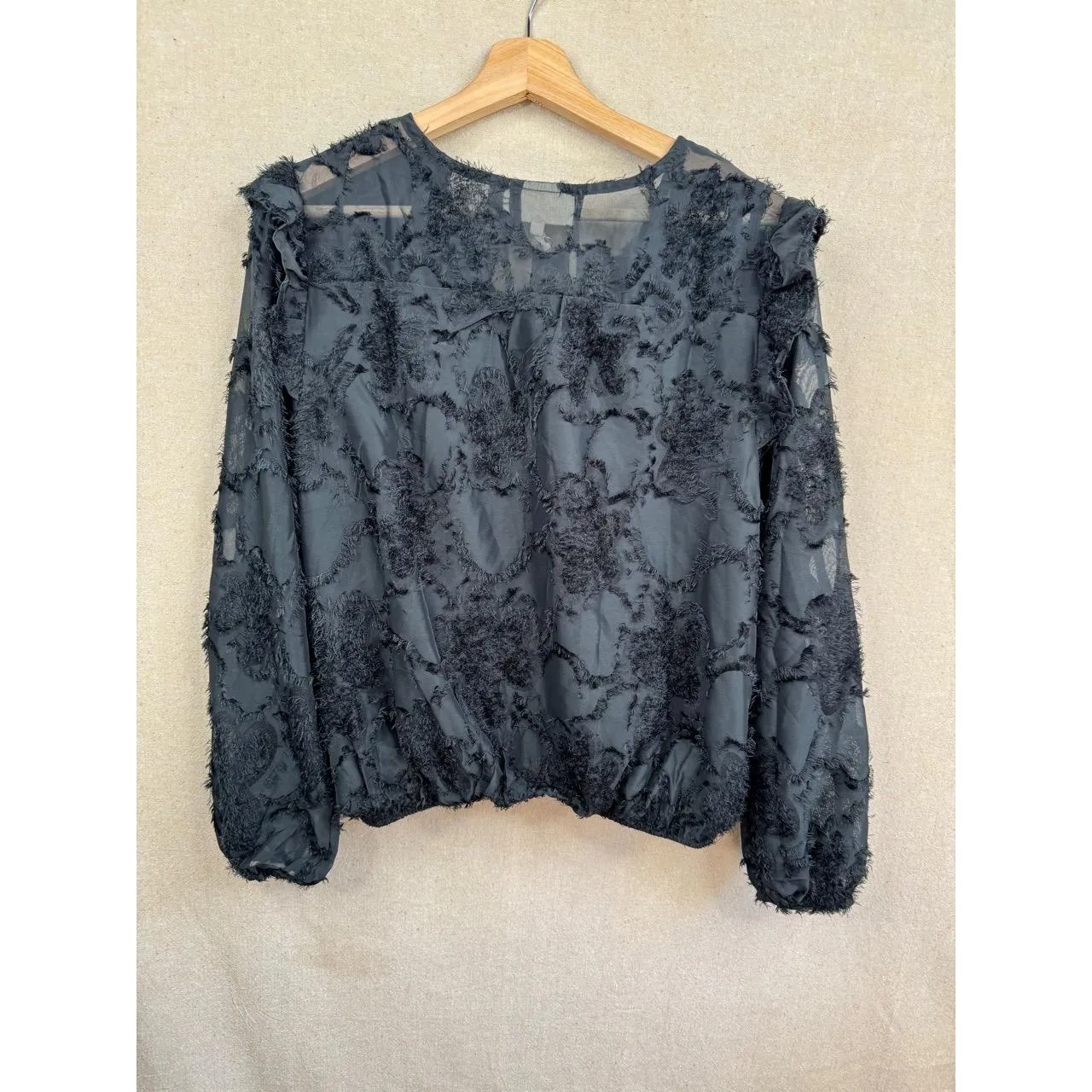 Melloday Black Textured V-Neck Tie Blouse Size L Long Sleeve Ruffle Shirred Cuff - Image 3