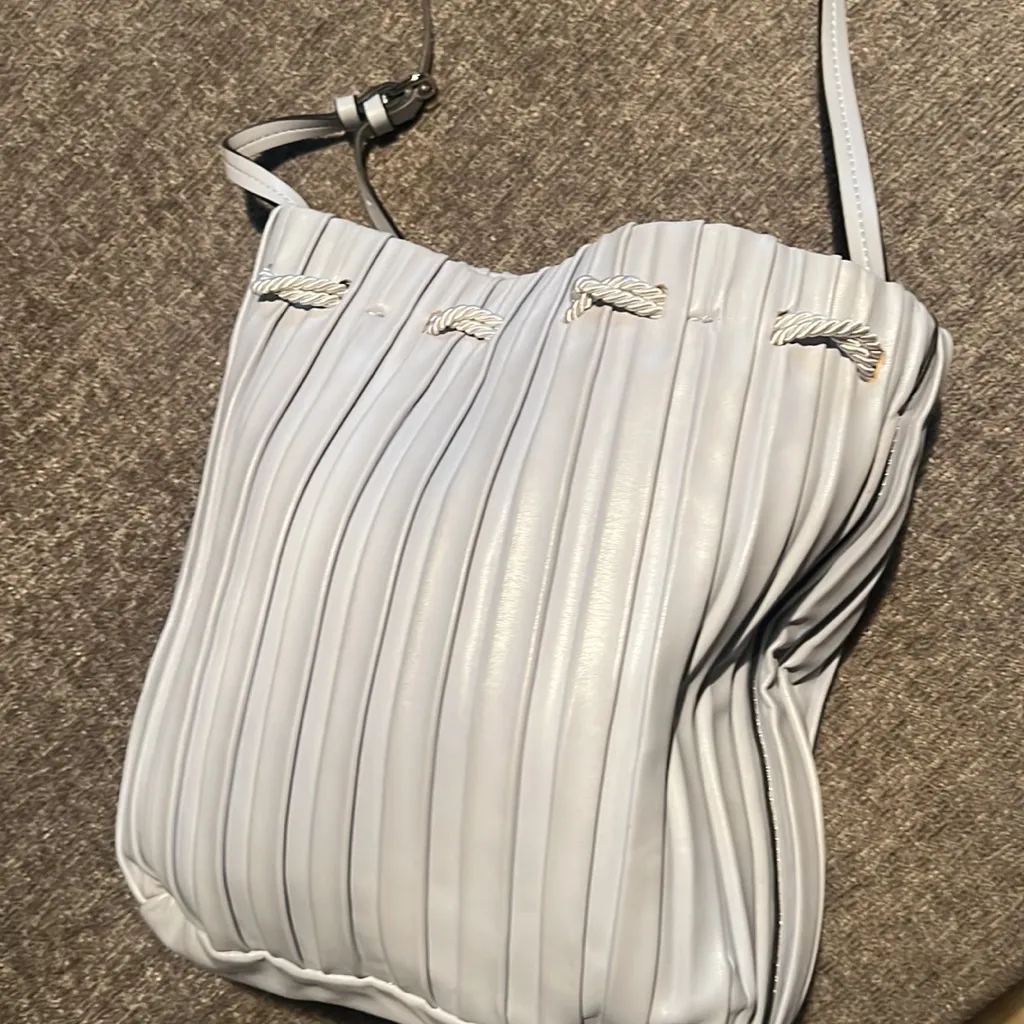 Zara pleated bucket drawstring bag - Image 4