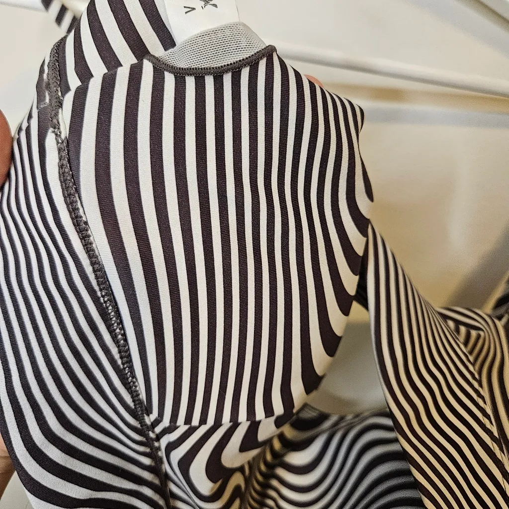 Vitality x Cosmopolitan Ascend Scoop Bra+ Wavelength Cosmopolitan XL Gray White - Image 10