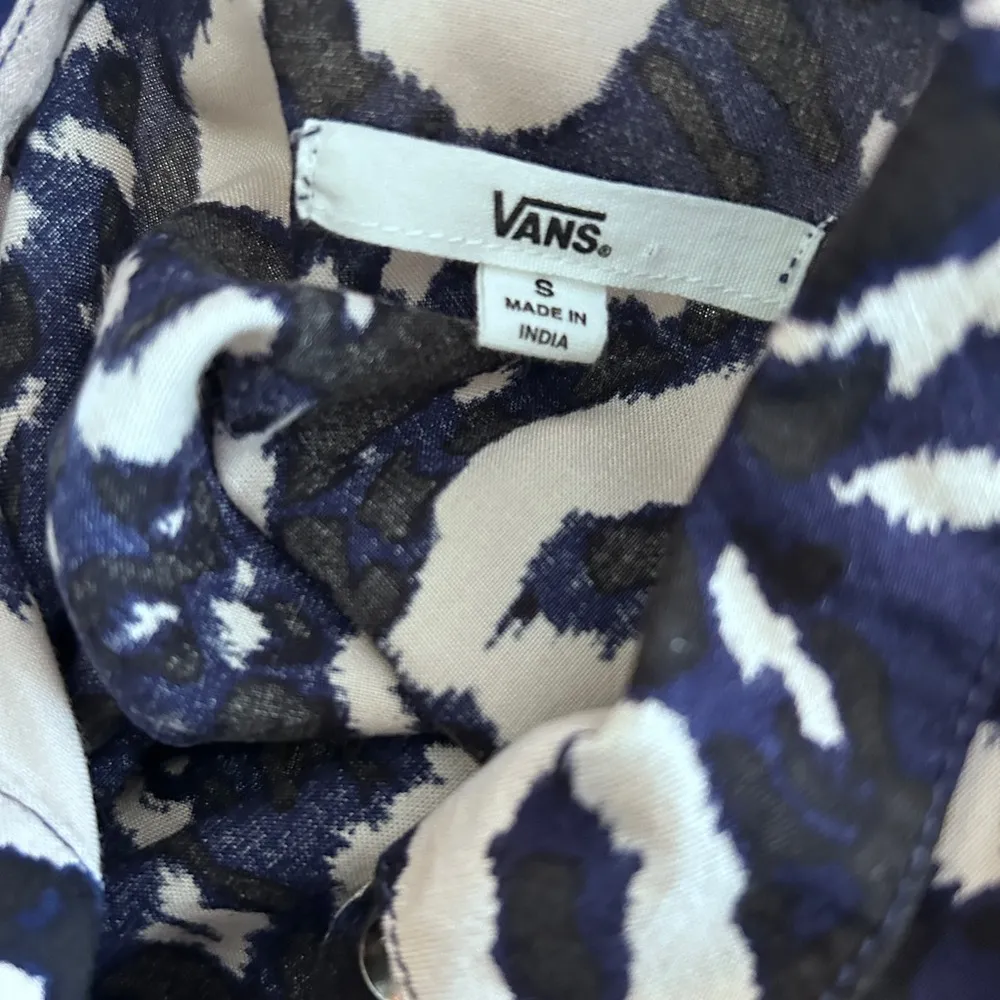 Vans  San Juan Button Down cutout back oversized blouse - Image 7