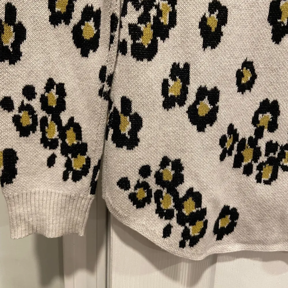 Cabi Kiki Leopard Print V Neck Button Front Knit Cardigan Gray Black Size S - Image 7