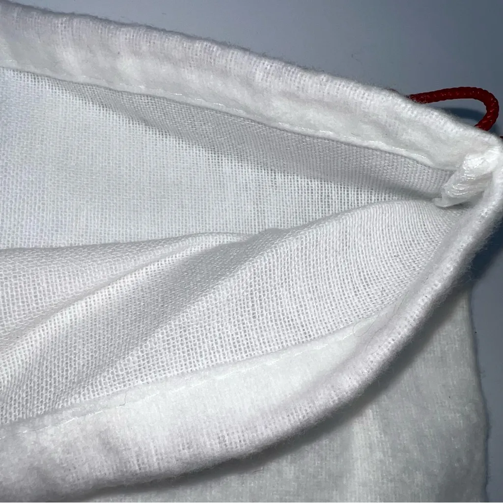 Christian Louboutin Pair of White Cotton Flannel Drawstring Dust Bags w/Red Logo - Image 4