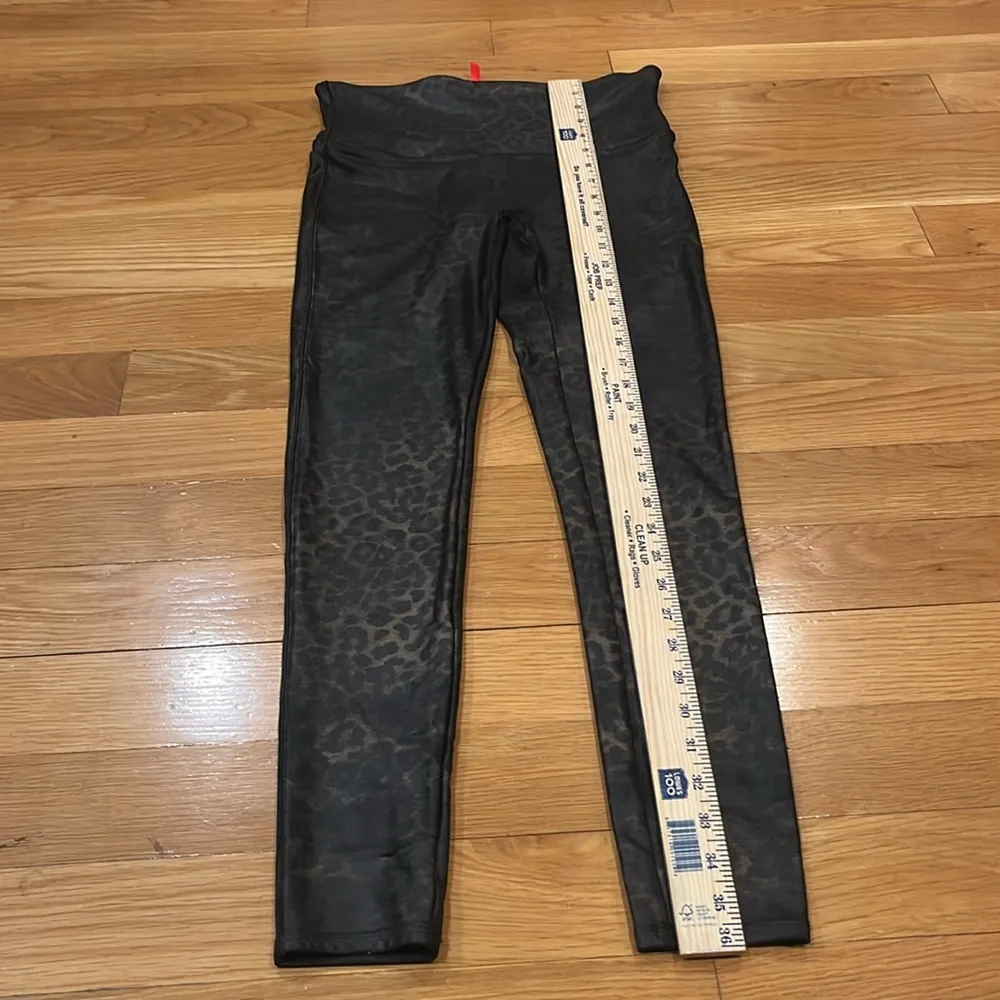 Spanx faux leather leopard shine print leggings size large . - Image 10