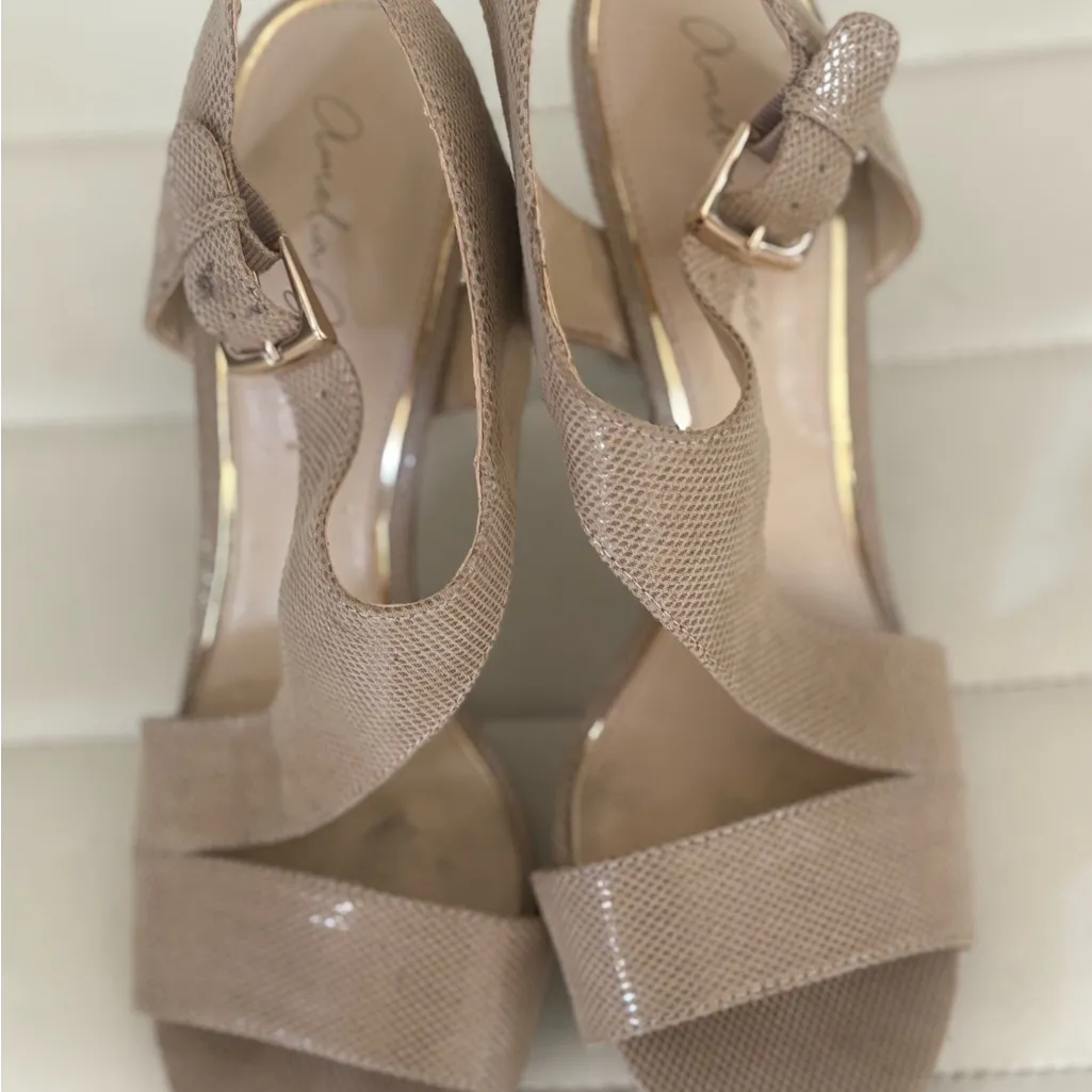 Amelia Grace‎ high Heel Sandals Womens Size 8.5 beige Open Toe Heel buckle - Image 3