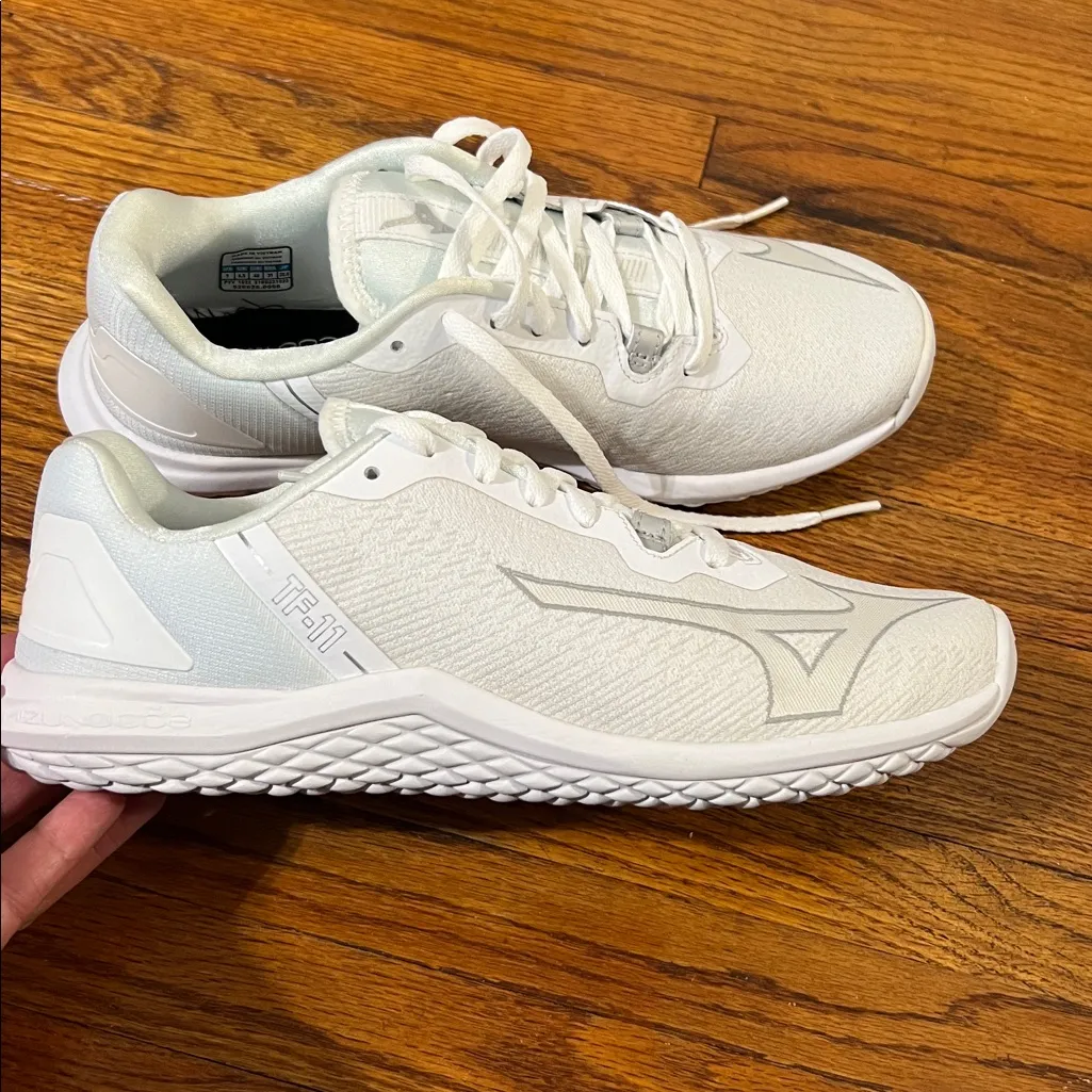 Mizuno  White Athletic Sneakers - Image 4