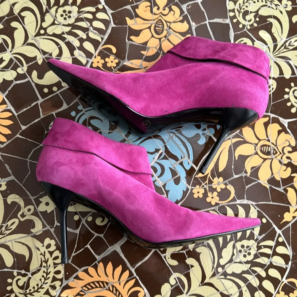 BCBG PINK STILETTO HEEL BOOTIES SZ: 8.5 - Image 2