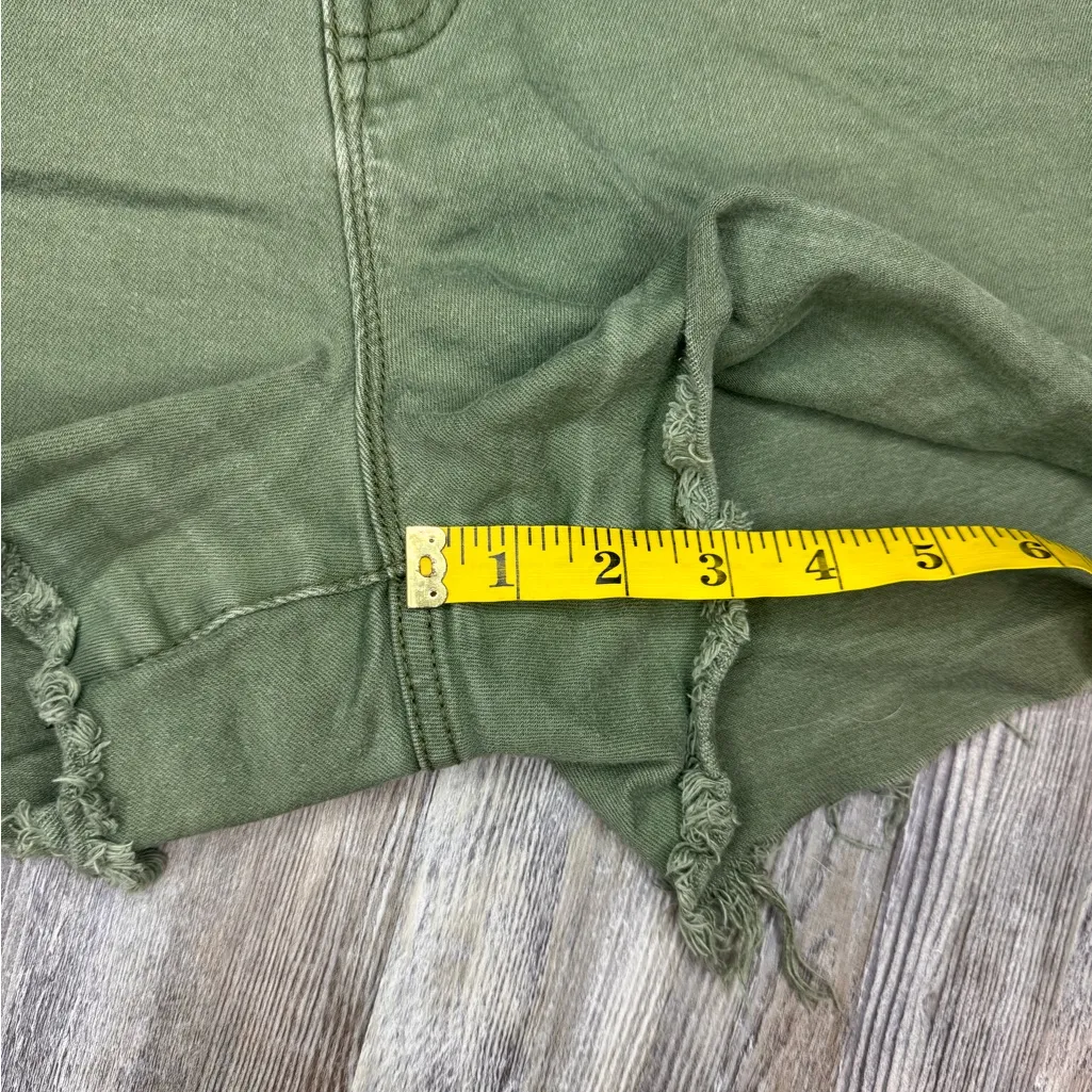 Old Navy Women’s Boyfriend Shorts Green Distressed Size 12 Large - Image 9