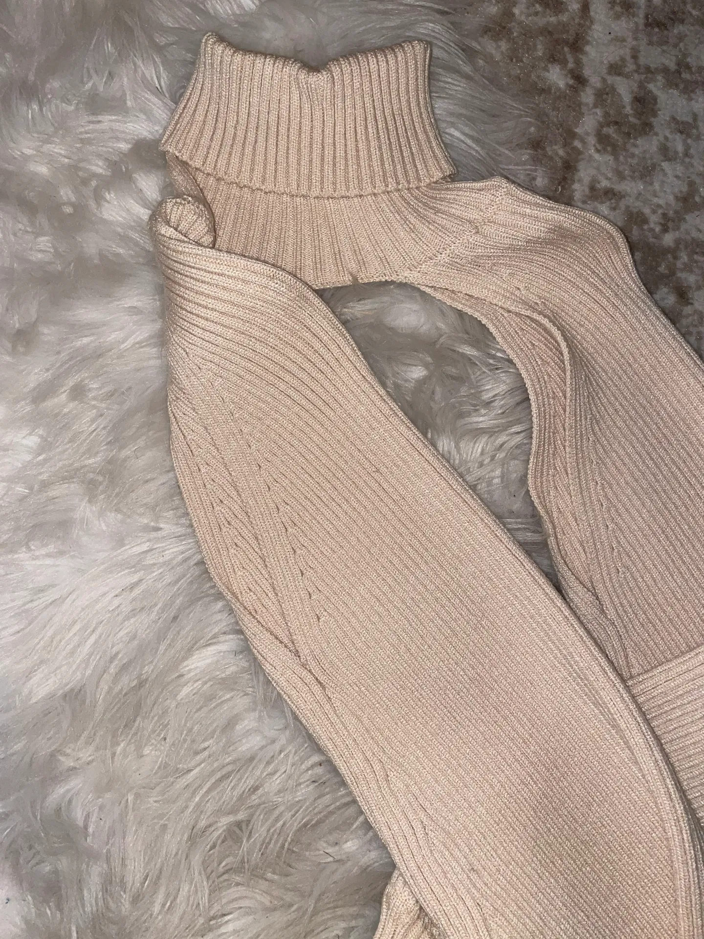 Turtle Neck Sweater Sleeves - Image 4