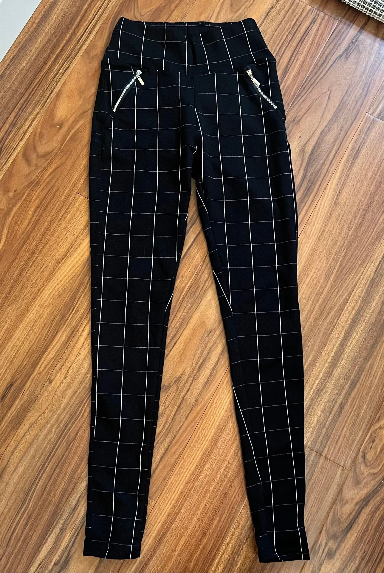 Black & White Grid Leggings - Image 2