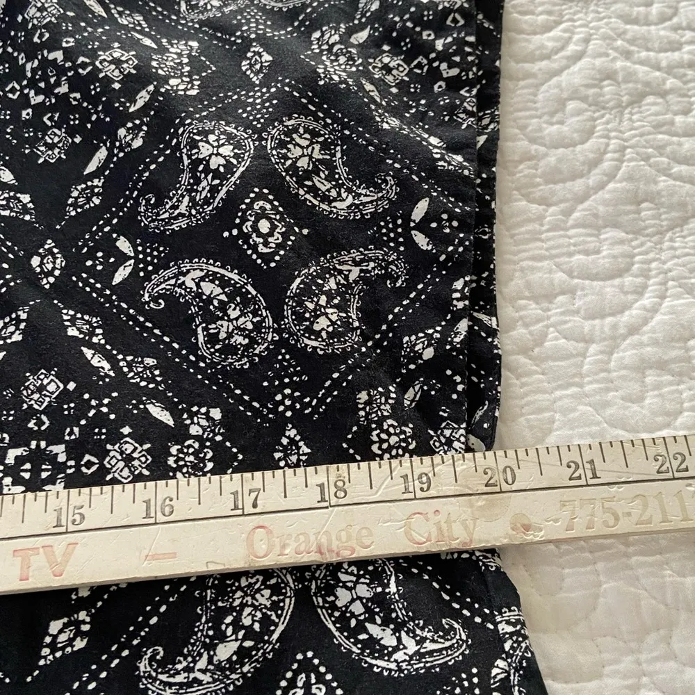 Black and White Paisley Print High Low Cap Sleeve Button Up Shirt Size Large - Image 12