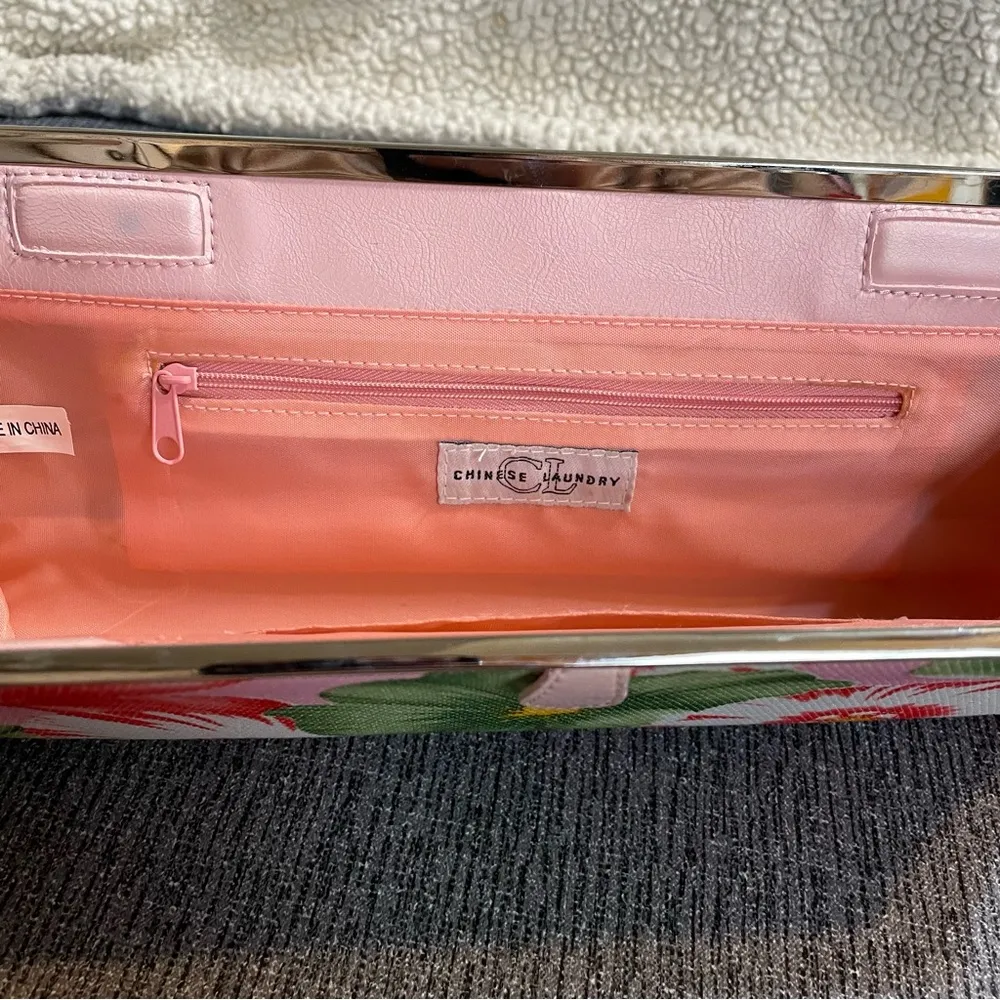 Chinese Laundry  Hand Held Clutch - Image 5