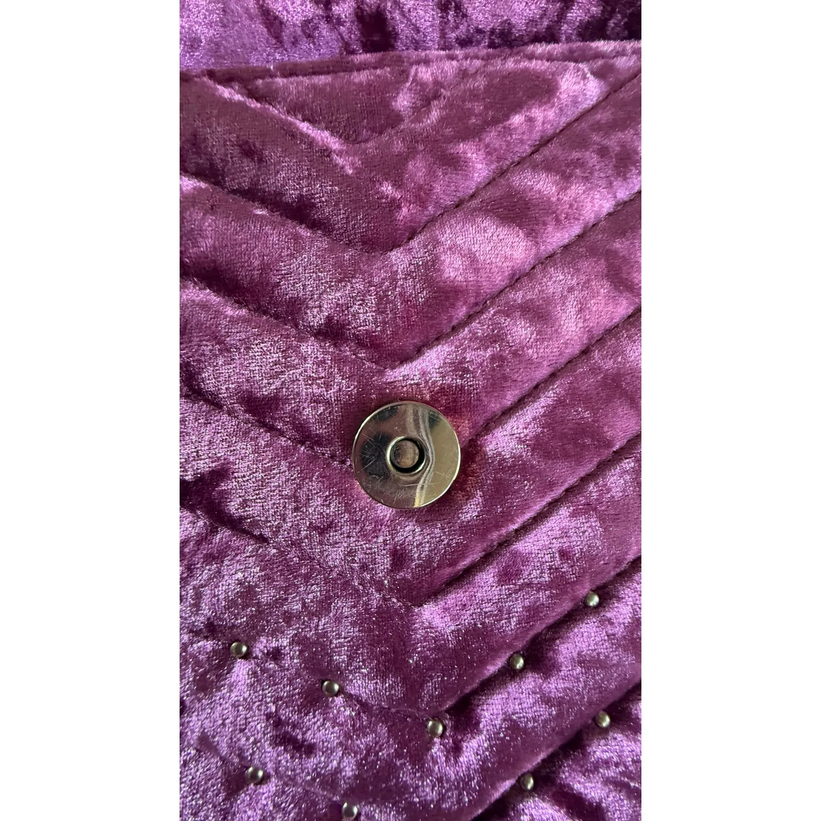 Urban Expressions Velvet Quilted Crossbody Purse Pink Gold Chain - Image 5