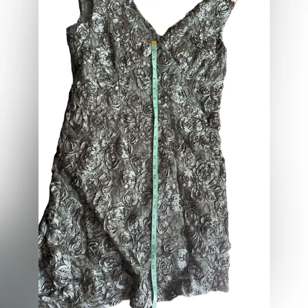 Scarlett Women's Floral‎ Lace Sheath Dress Size 16 Silver Sleeveless V-Ne… - Image 7