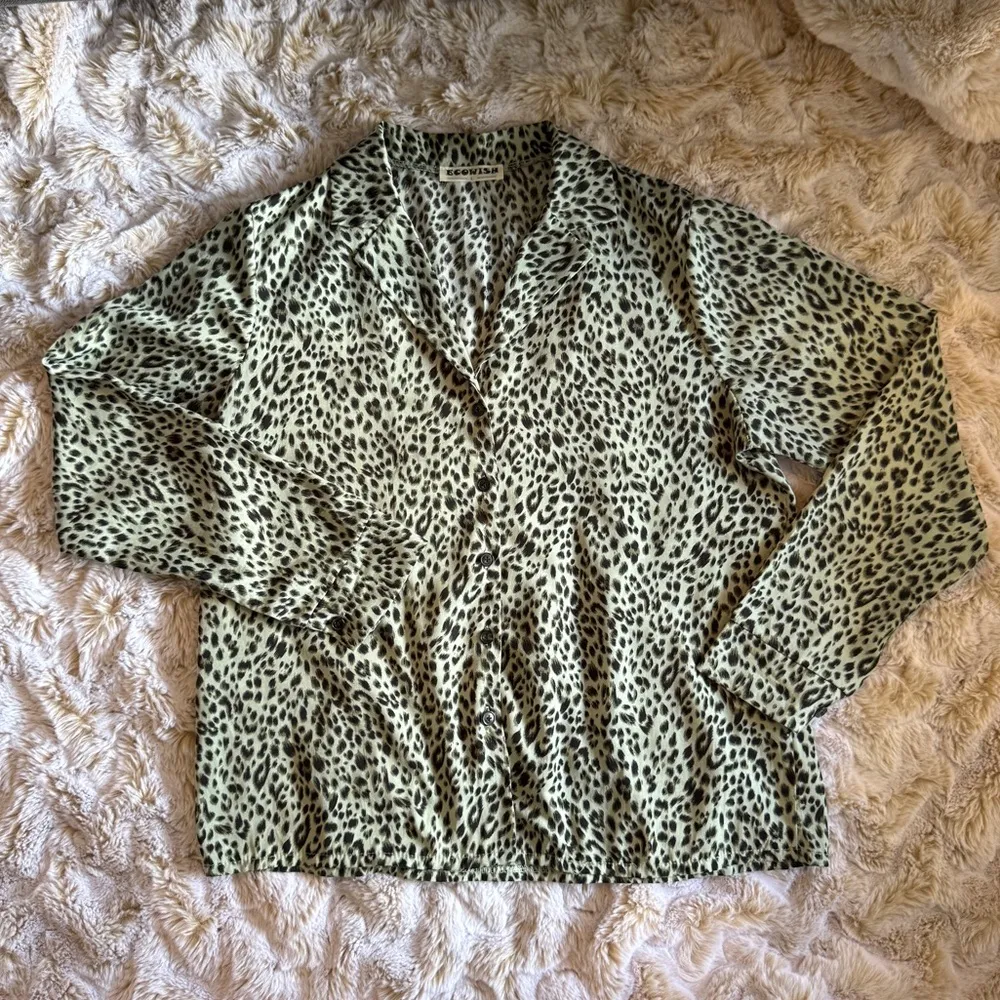 Ecowish  Leopard Print Long Sleeve Blouse size L - Image 9