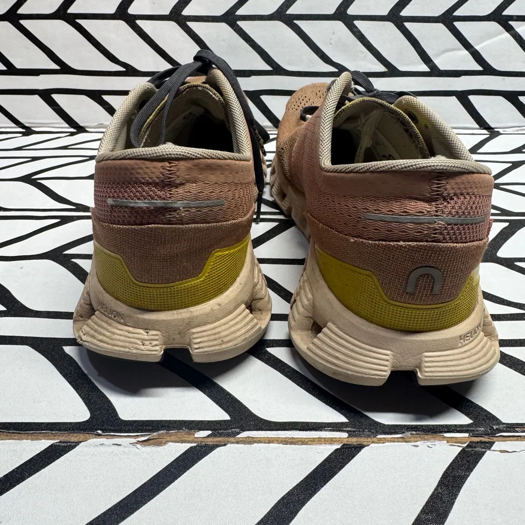 ON Running Cloud X shoes size 8 - Image 6