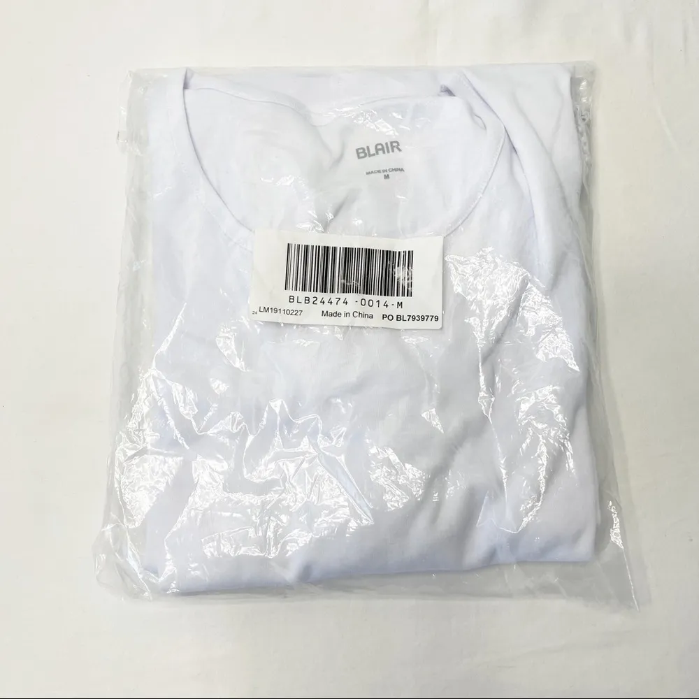 NEW White T Shirt with Violet Hue / Crocheted Sleeves Size M Blair NIP - Image 4