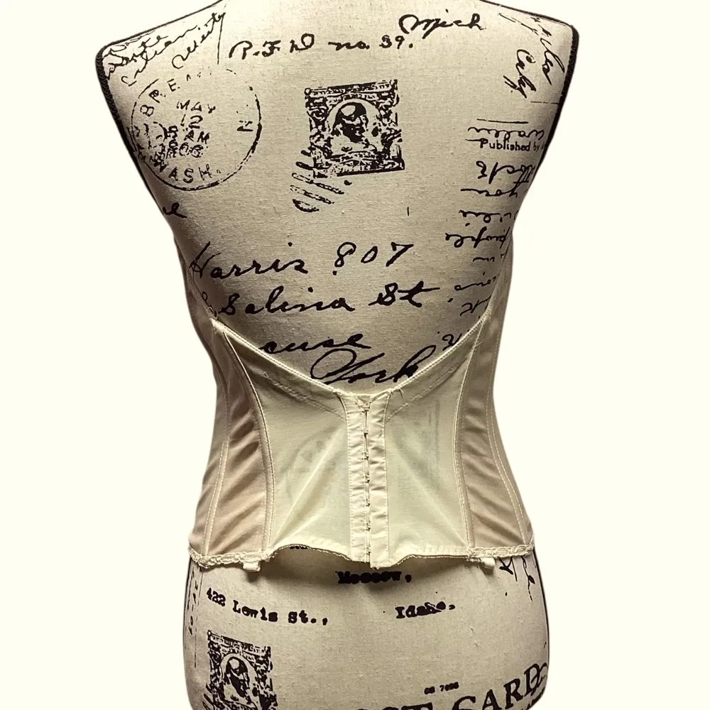 Vintage corset from Carnival. Size 36C - Image 5