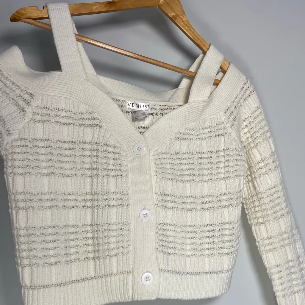 Venus  White Cold Shoulder Light Sweater Button Cottagecore V-Neck Spring Size M - Image 2