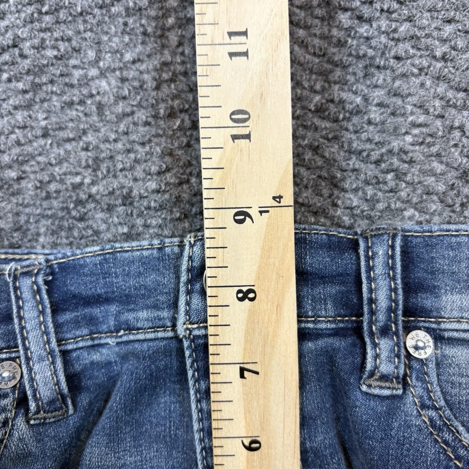 We The Free Frayed Raw Hem Skinny Jeans Size 25 Distressed High Rise Light Wash - Image 6