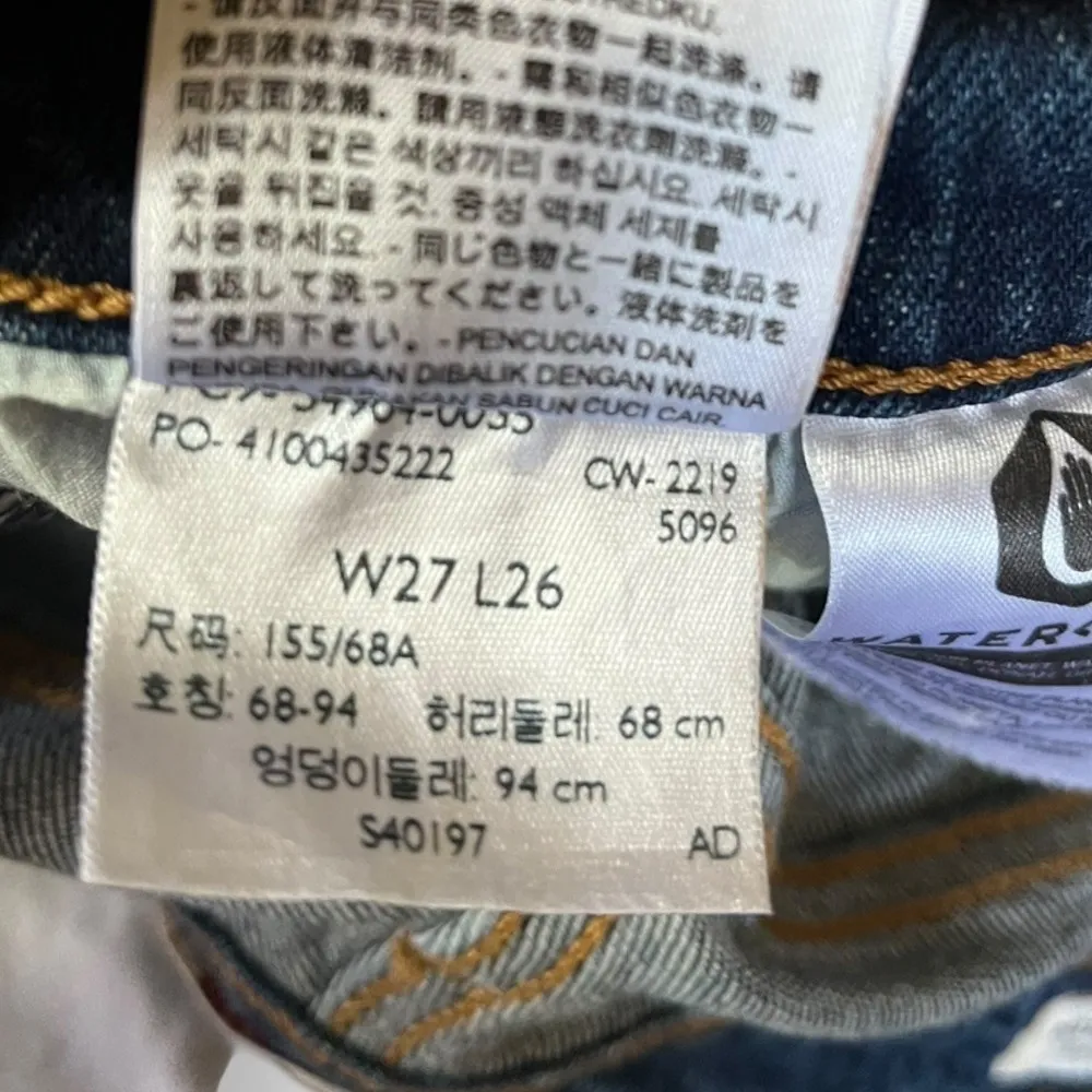 LEVI'S Women's Wedgie Straight Button Fly Jeans With Raw Hem Size 27 | EUC - Image 7