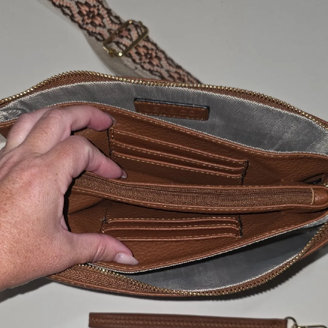 Jen & Co Izzy Crossbody Wristlet Brown Purse With Aztec Guitar Strap Medium Size - Image 4