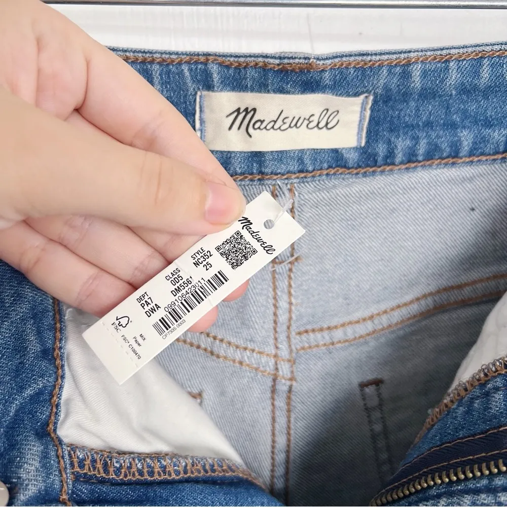 Madewell • The Curvy Perfect Vintage Jean in Denman Wash: Ripped Edition - Image 5