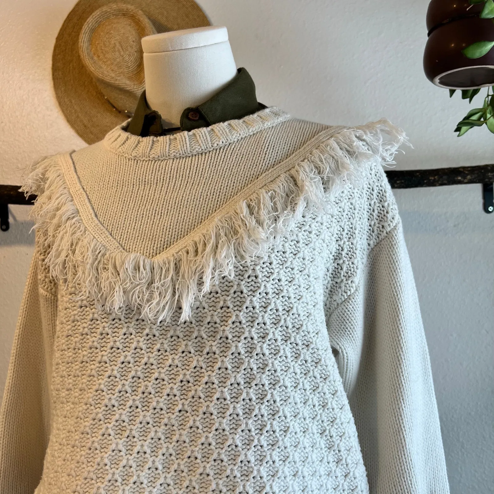 Cream White Chunky Knit Fringe Detail Crewneck Pullover Sweater Size Small - Image 10