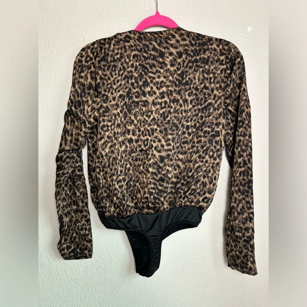 Good American Leopard Animal Print Plunging Faux Wrap V-Neck Satin Bodysuit 0 - Image 9