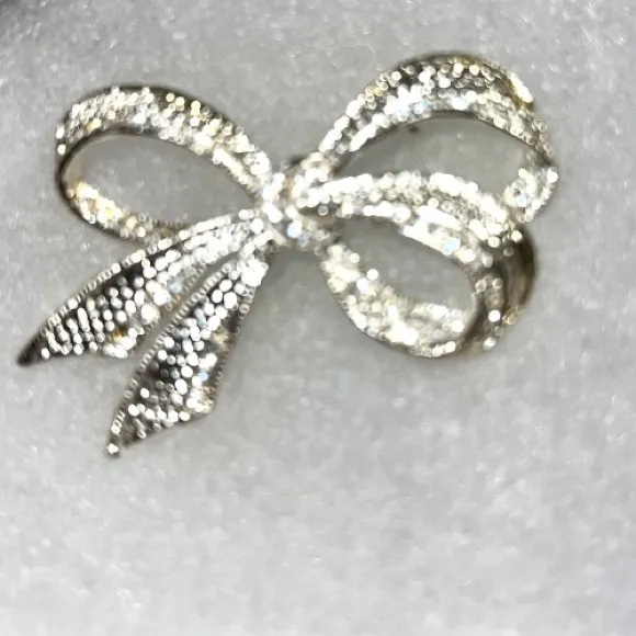 Signed vintage Roman silver tones beautiful Elegant Silver Bow Brooch - Image 2