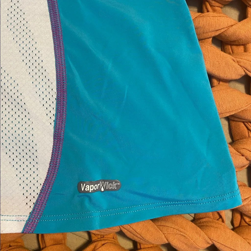 The North Face Flight Series Vapor Wick Women’s Athletic Shirt - Image 6