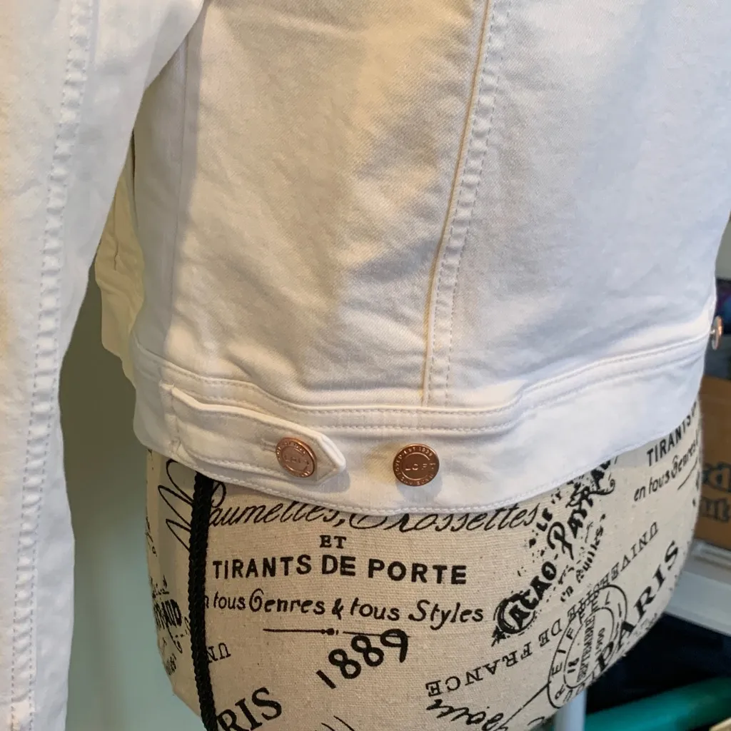 LOFT Collarless White Denim Jean Jacket with Copper Buttons Women’s XXS - Image 4