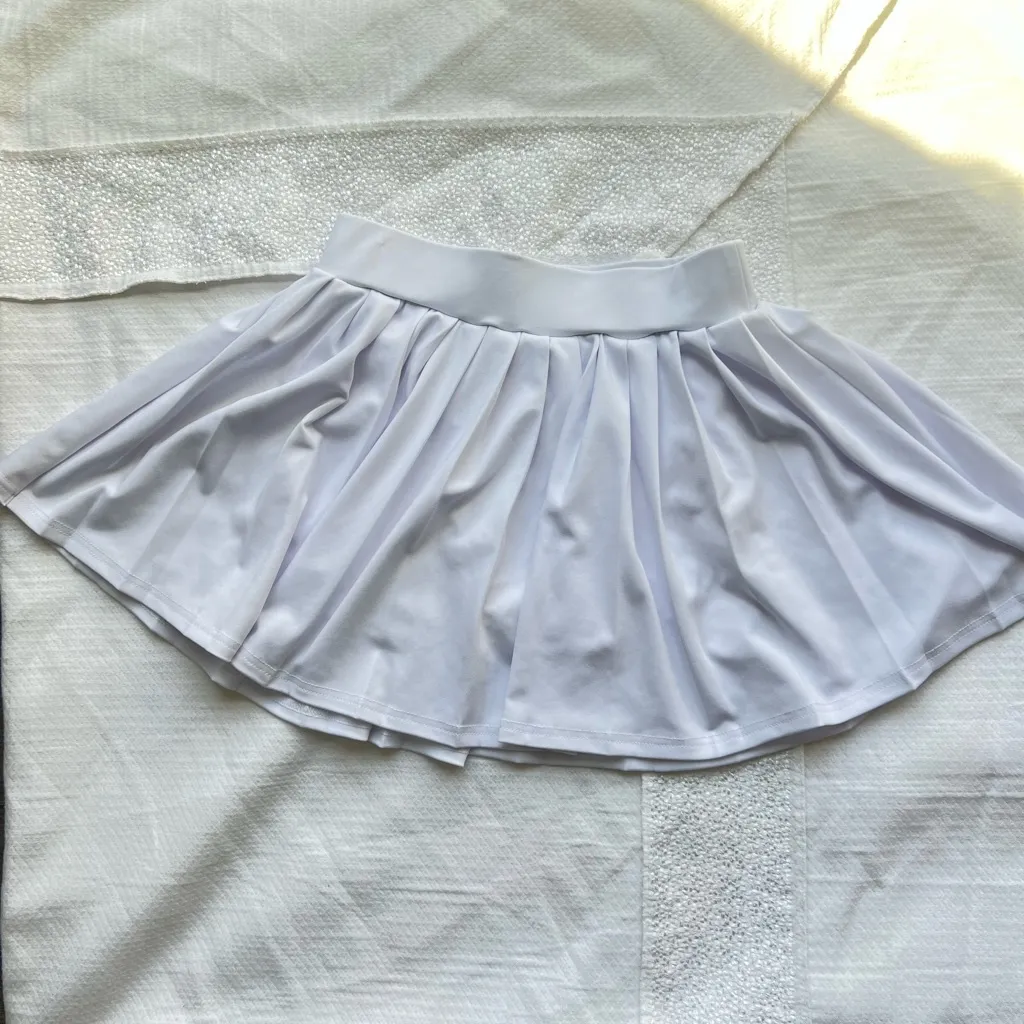 Indero Gold Skirt Woman’s Medium White Pleated‎ Skirt Gold plated Skirt Size undefined - Image 2