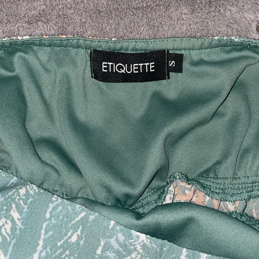 ETIQUETTE boutique ruffle mini dress size small - Image 6
