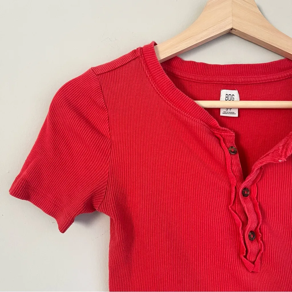 BDG Red Harvey Henley Tshirt Crop Top Size Small - Image 3