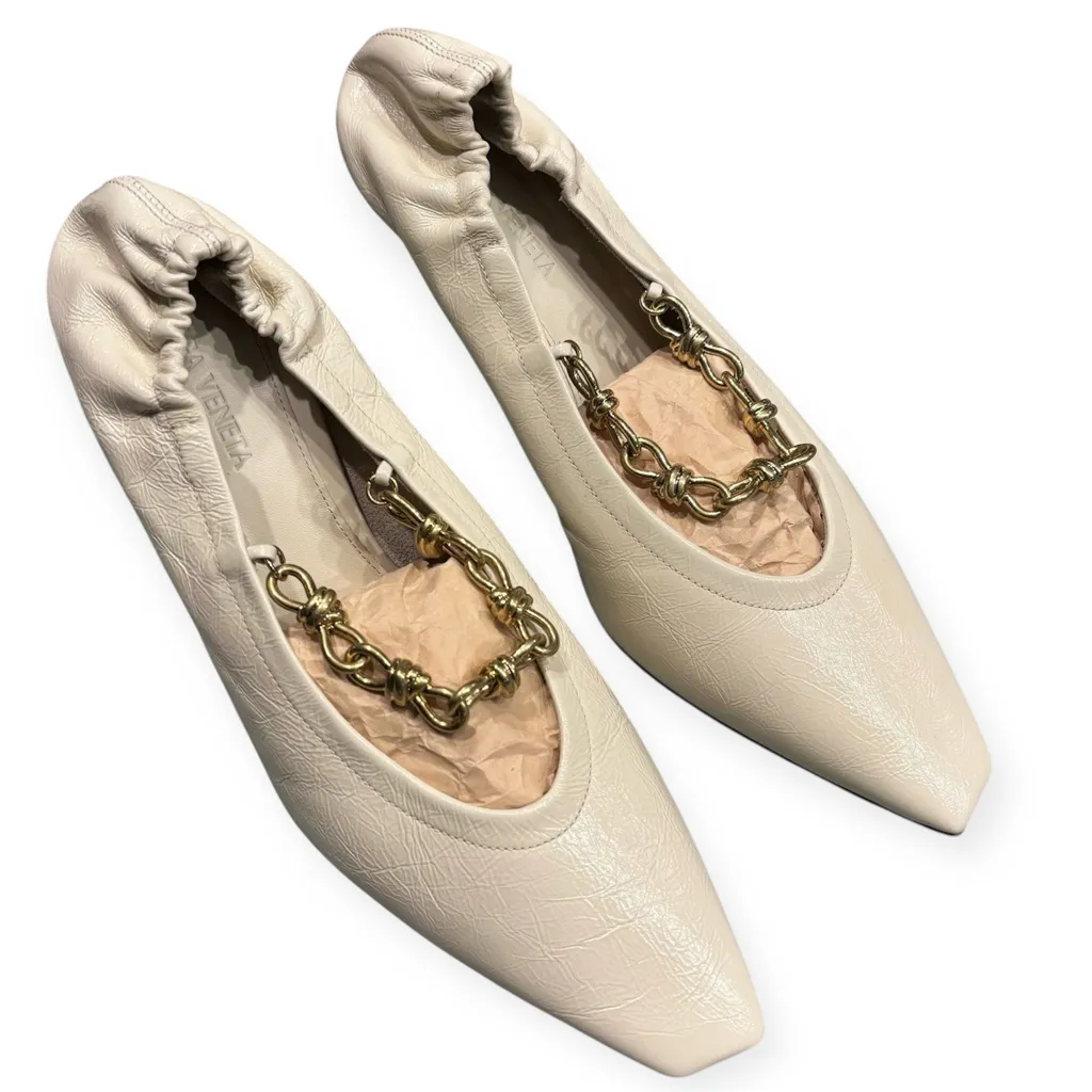 NIB Bottega Veneta Spike Chain Crinkled Leather Pumps in Sea Salt Size 36.5 - Image 10